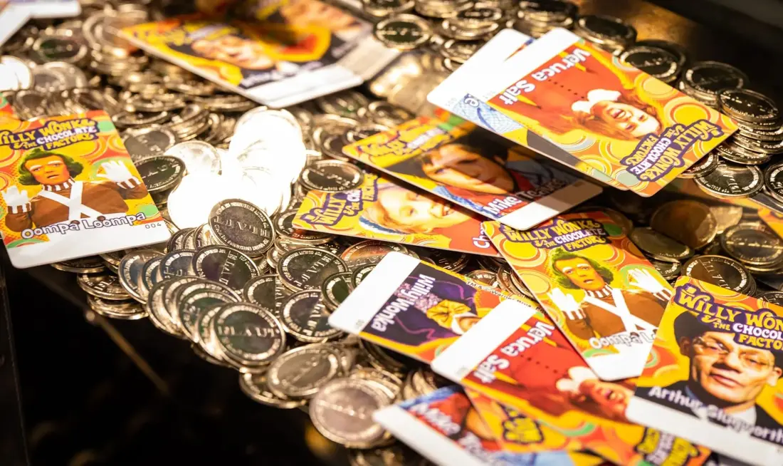 Willy Wonka character cards on the pusher playfield: Oompa Loompa, Veruca Salt, Mike Teavee and more